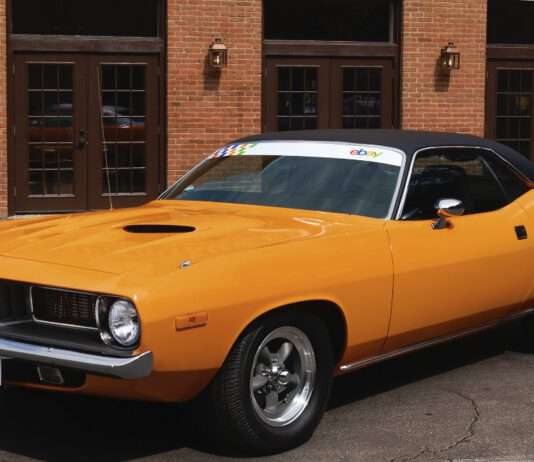 eBay McLaren Plymouth Barracuda